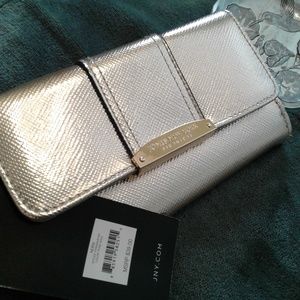 🎈New!🎈 Jones New York Signature clutch wallet